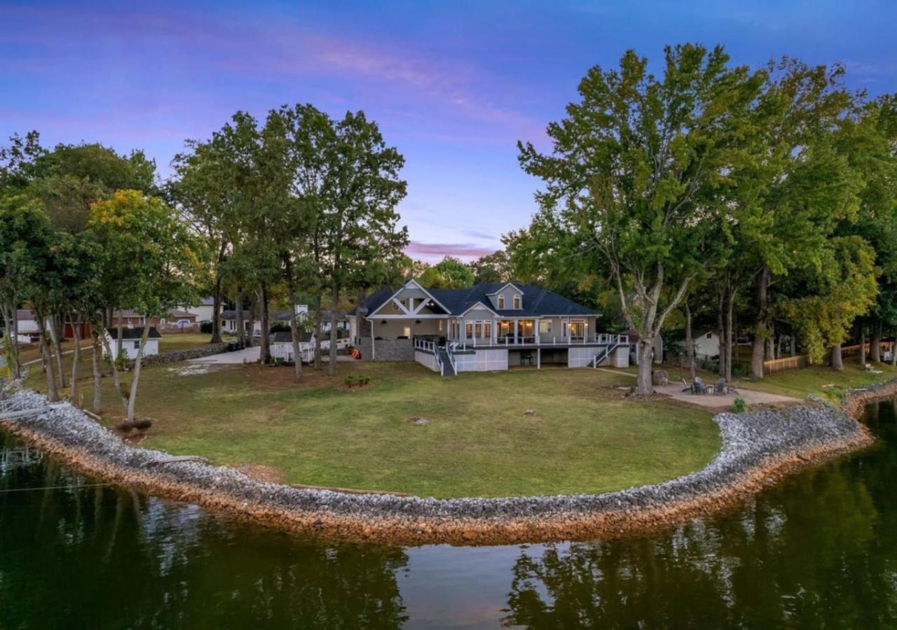 Winchester Rare Find Best Lot With Dock And Views On Lake מראה חיצוני תמונה