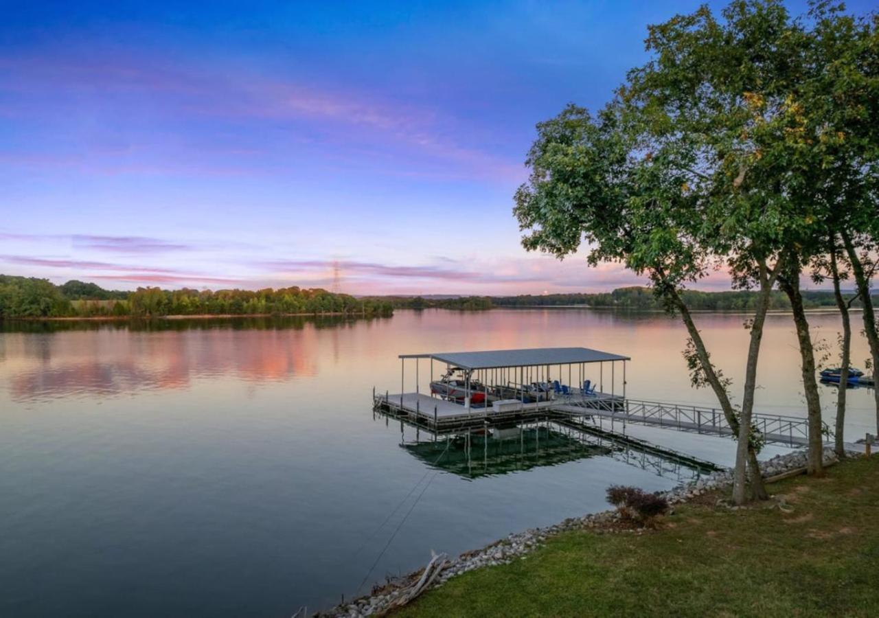 Winchester Rare Find Best Lot With Dock And Views On Lake מראה חיצוני תמונה
